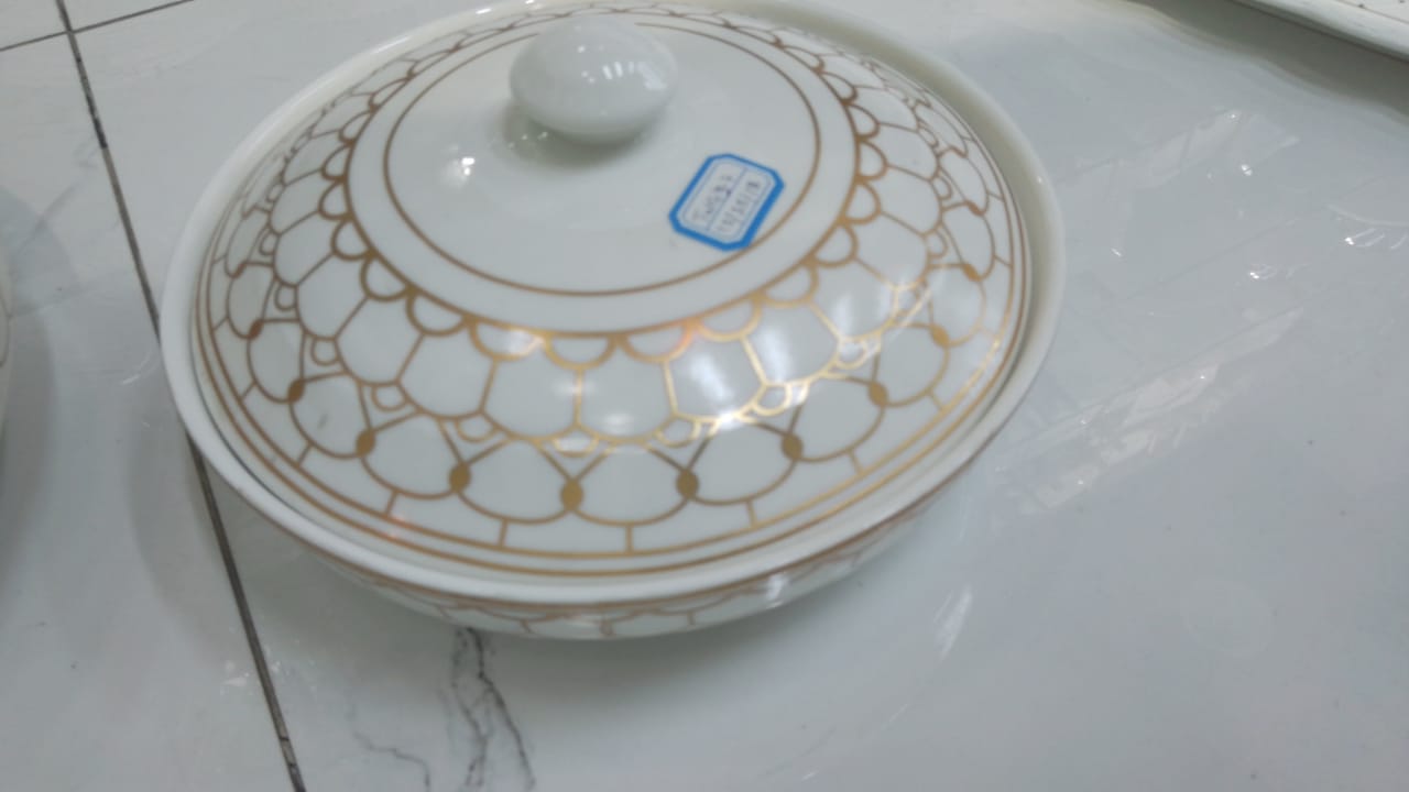 Bol et couvercle pour nourriture en porcelaine