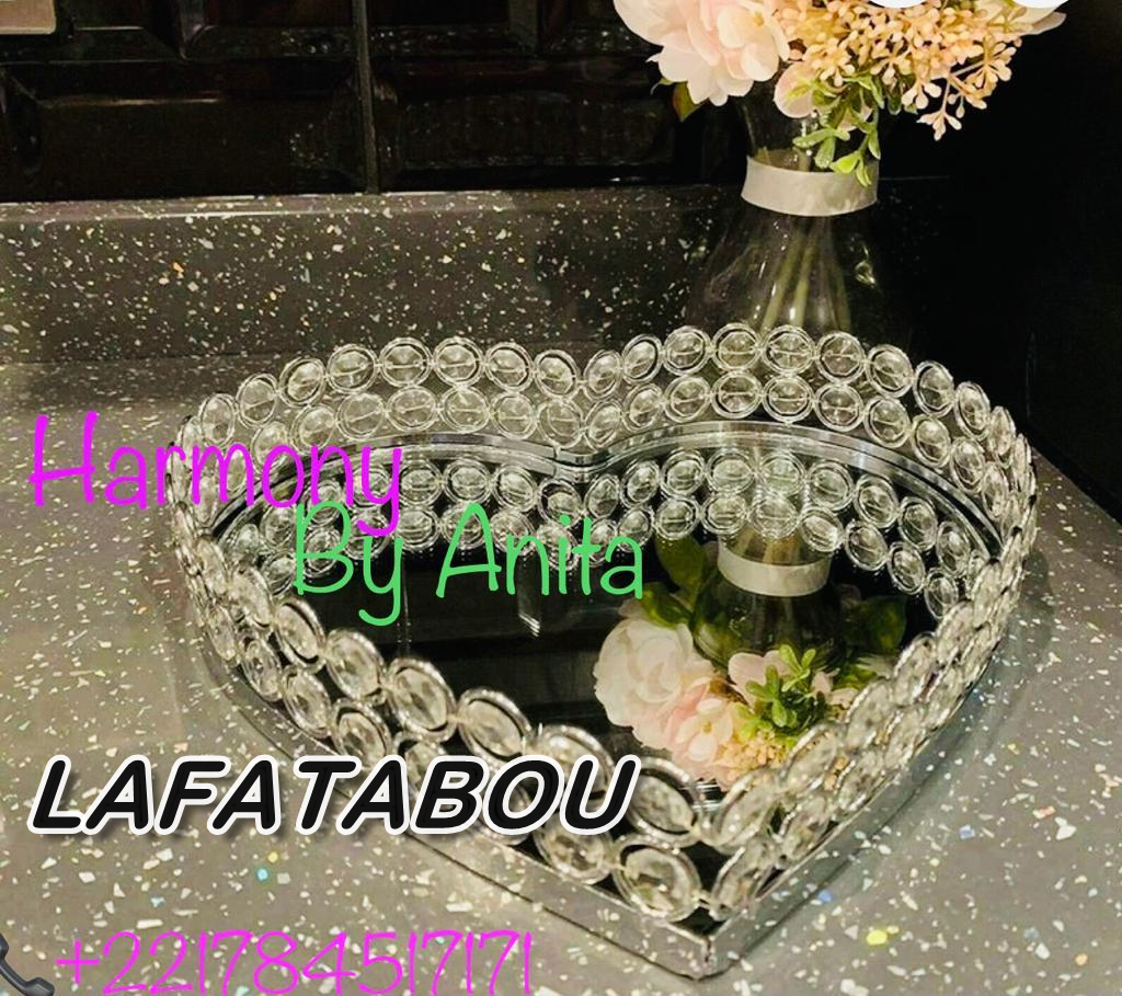 plateau doré en forme de coeur