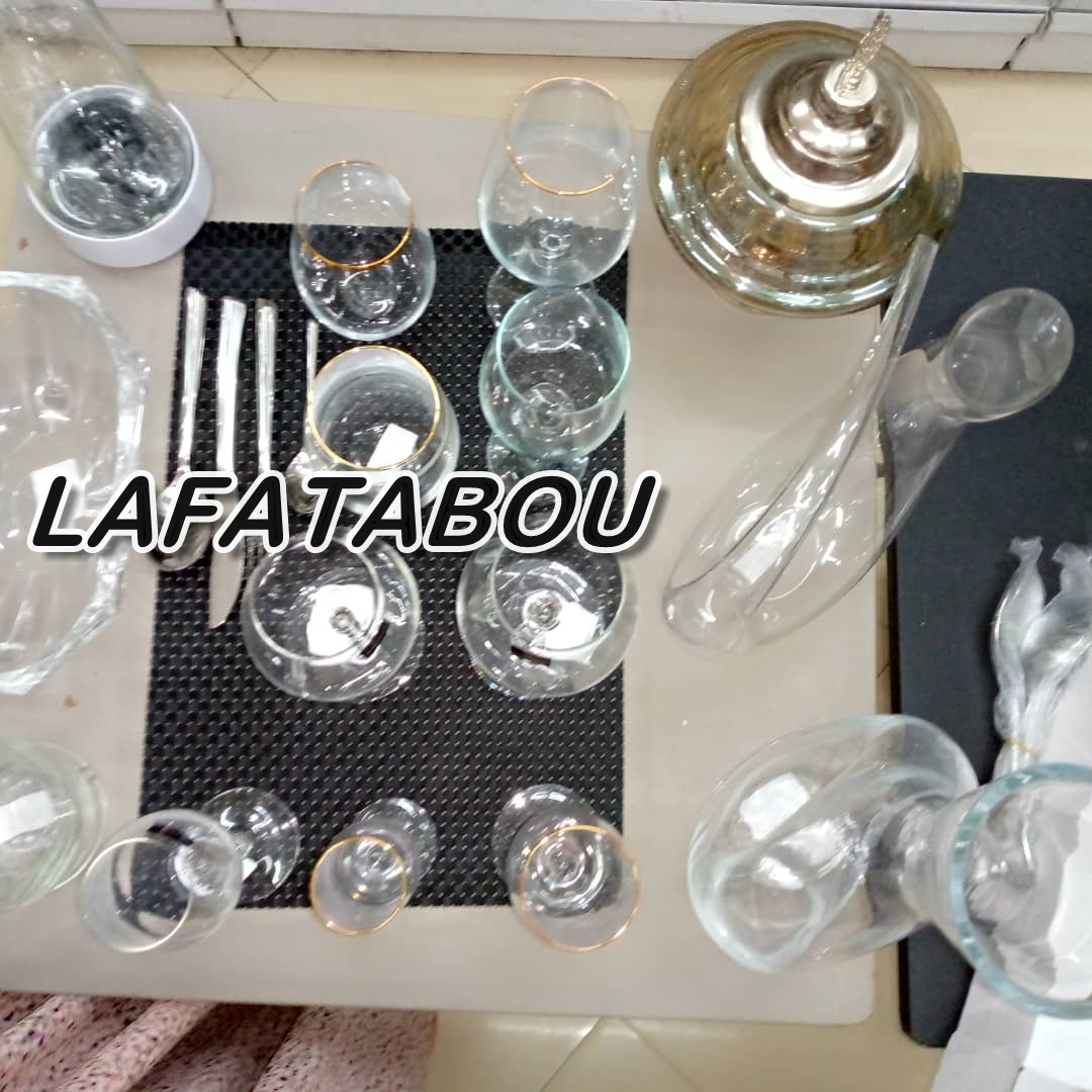 couverts transparents