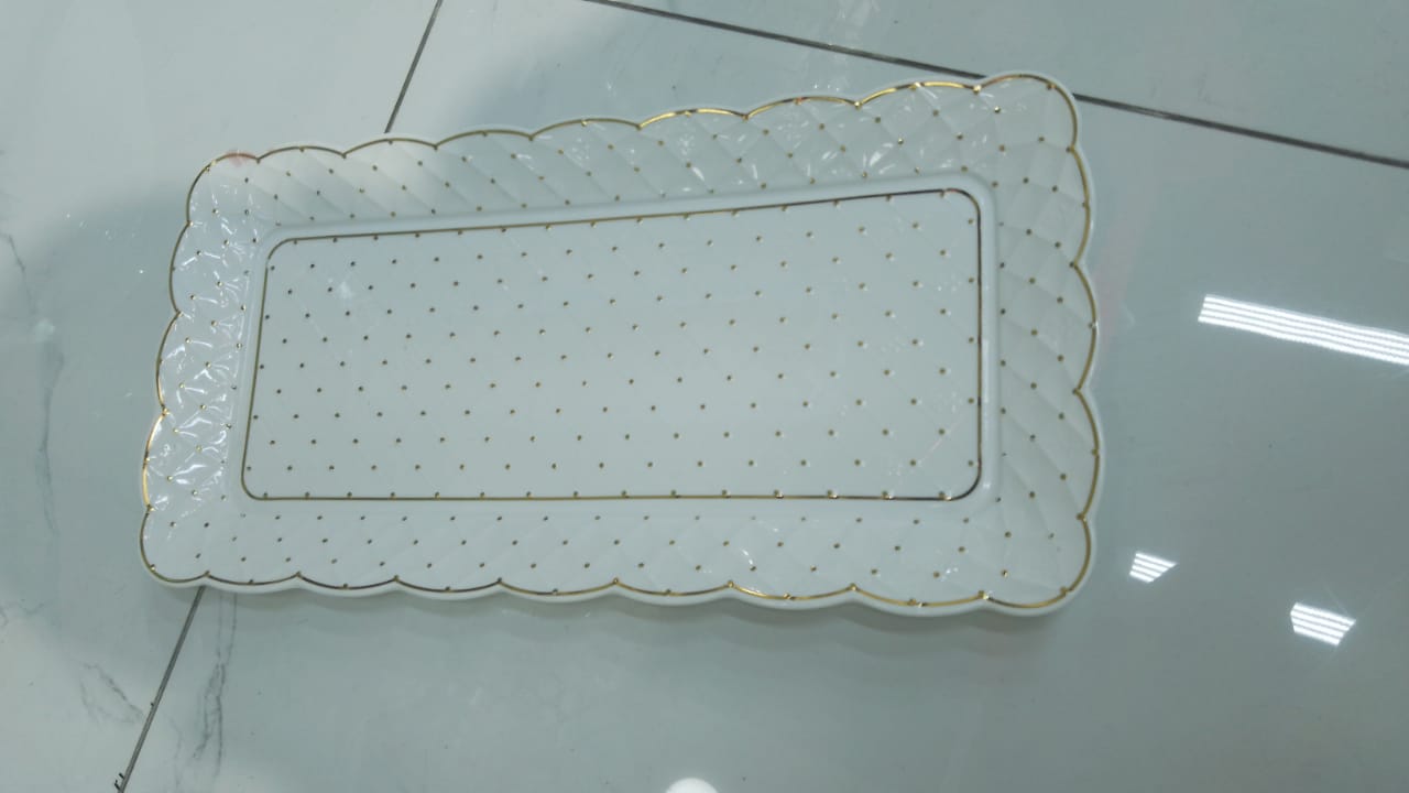  Plat en porcelaine 